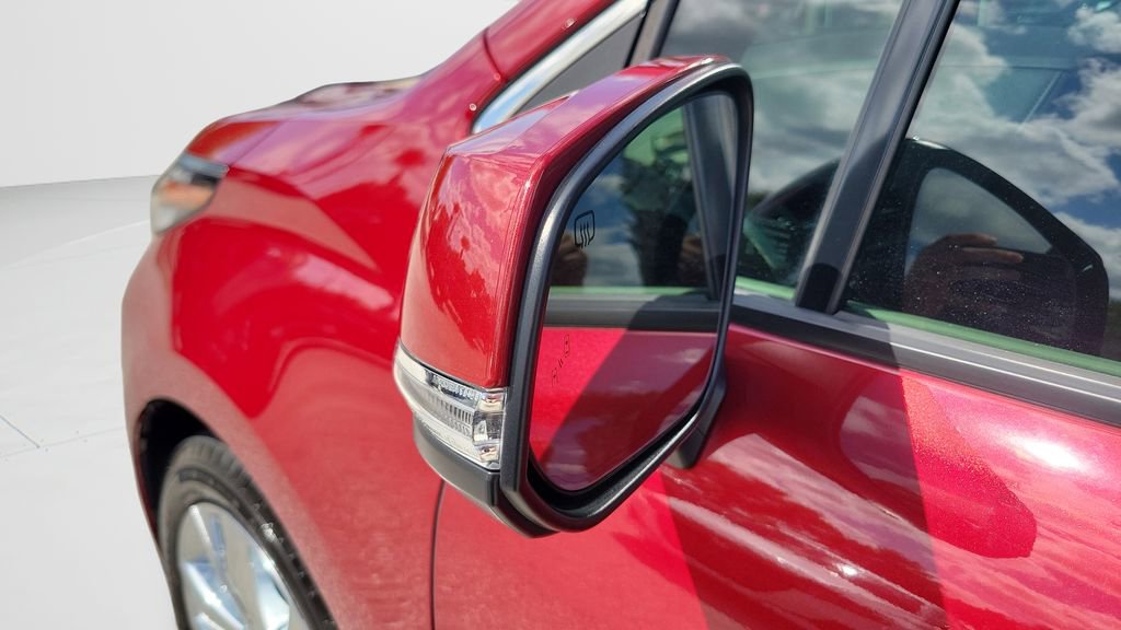 Used 2023 Toyota Sienna Platinum FWD image 27