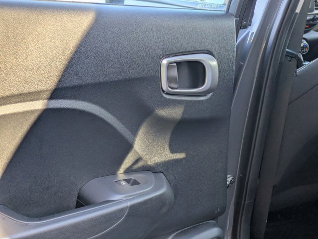 Used 2025 Hyundai Venue SEL image 21