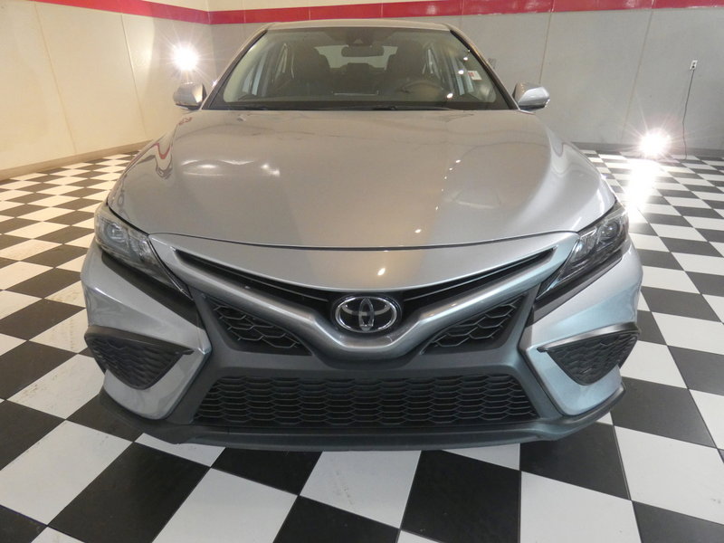 Used 2024 Toyota Camry SE image 2