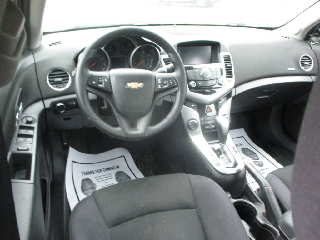 Used 2015 Chevrolet Cruze LT image 9