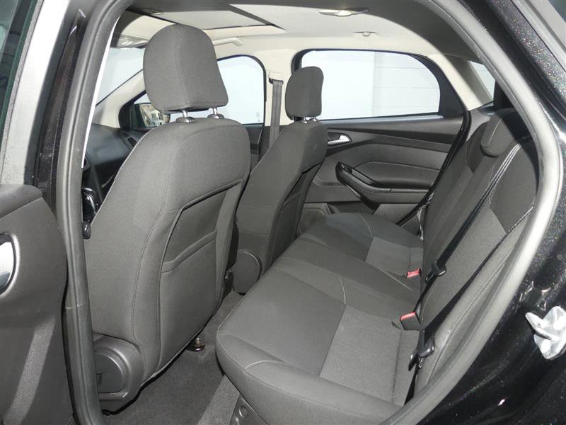 Used 2015 Ford Focus SE w/ SE Cold Weather Package image 25