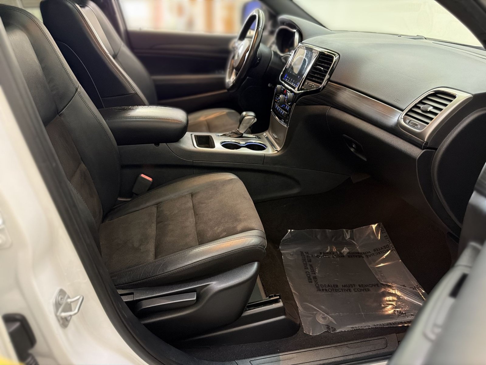 Used 2020 Jeep Grand Cherokee Altitude RWD image 28