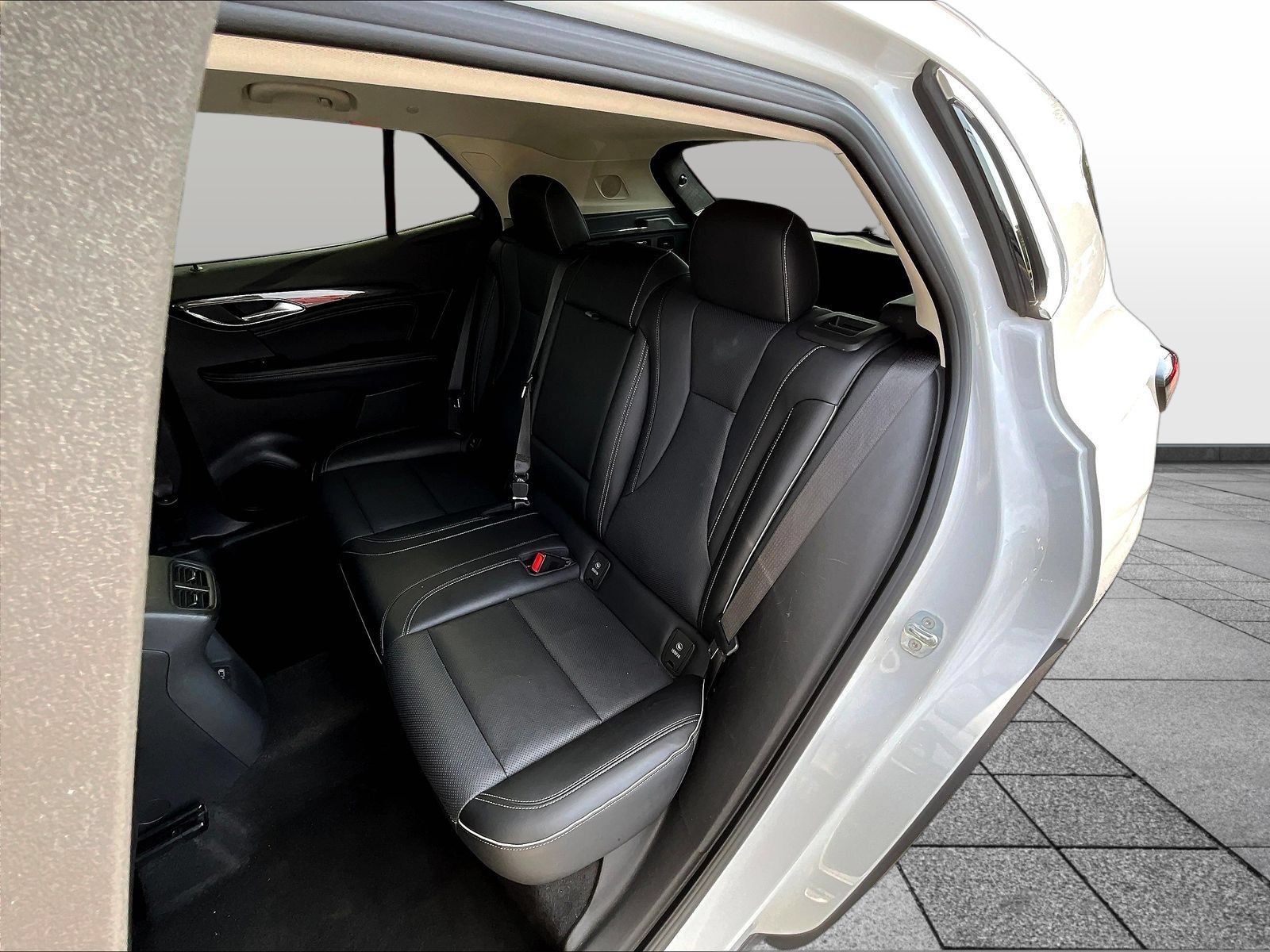 Used 2023 Buick Envision Essence FWD image 25