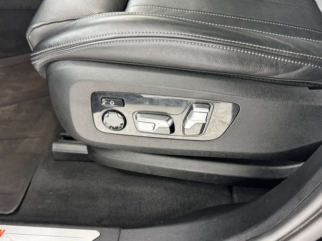 Used 2022 BMW X7 xDrive40i w/ Executive Package image 27