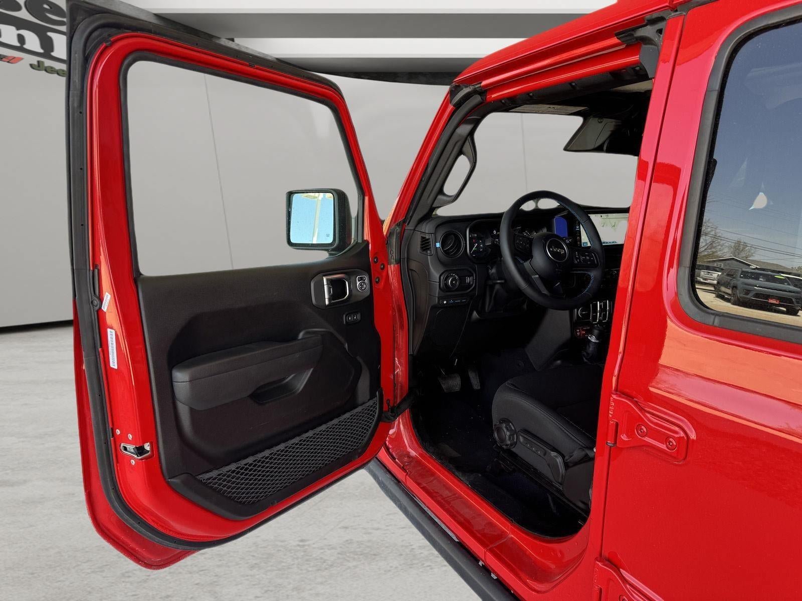 Used 2025 Jeep Wrangler Unlimited Rubicon 4xe w/ Convenience Group AWD/4WD image 10