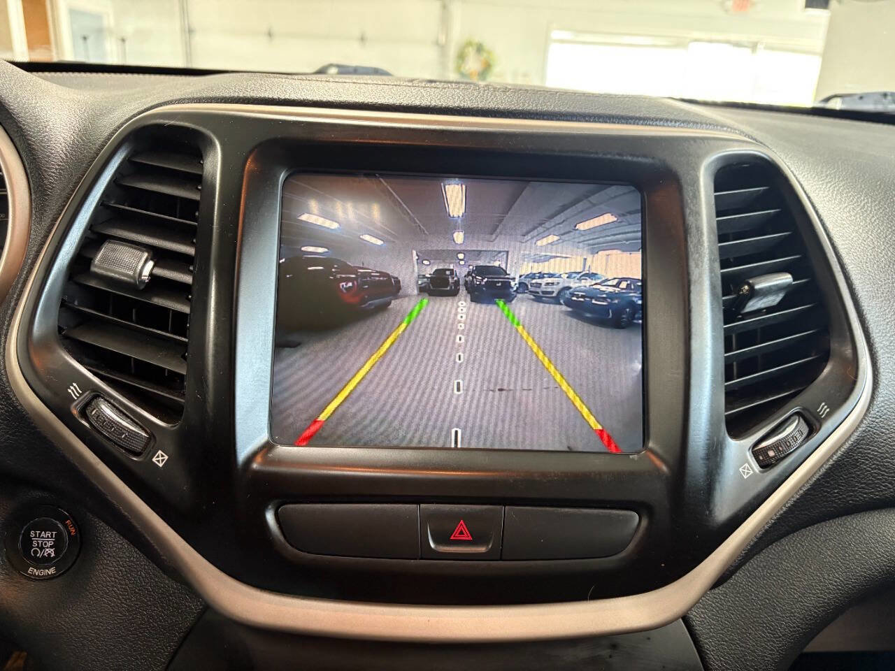 Used 2015 Jeep Cherokee Limited w/ Luxury Group image 23