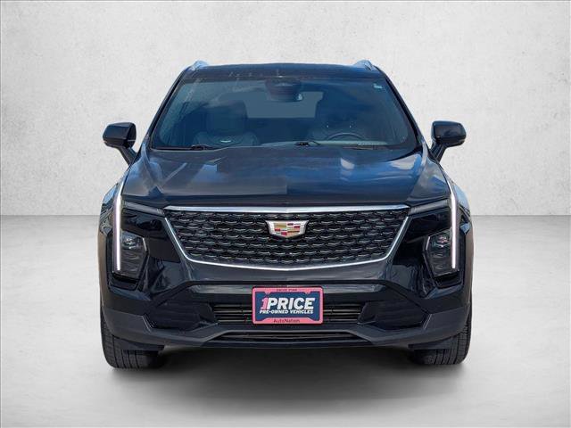Used 2025 Cadillac XT4 Premium Luxury image 2