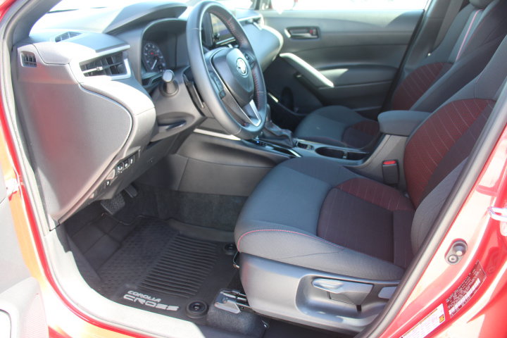 Used 2025 Toyota Corolla Cross AWD Hybrid w/ Moonroof Package image 11