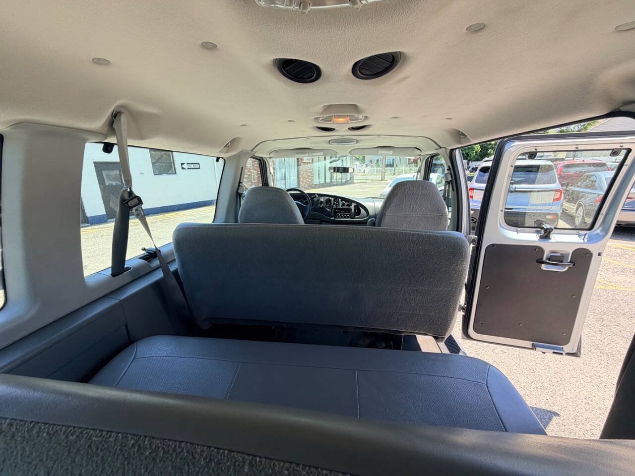 Used 2006 Ford E-350 and Econoline 350 XL RWD image 62