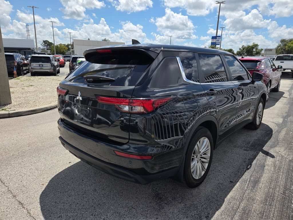 Used 2024 Mitsubishi Outlander ES FWD image 6