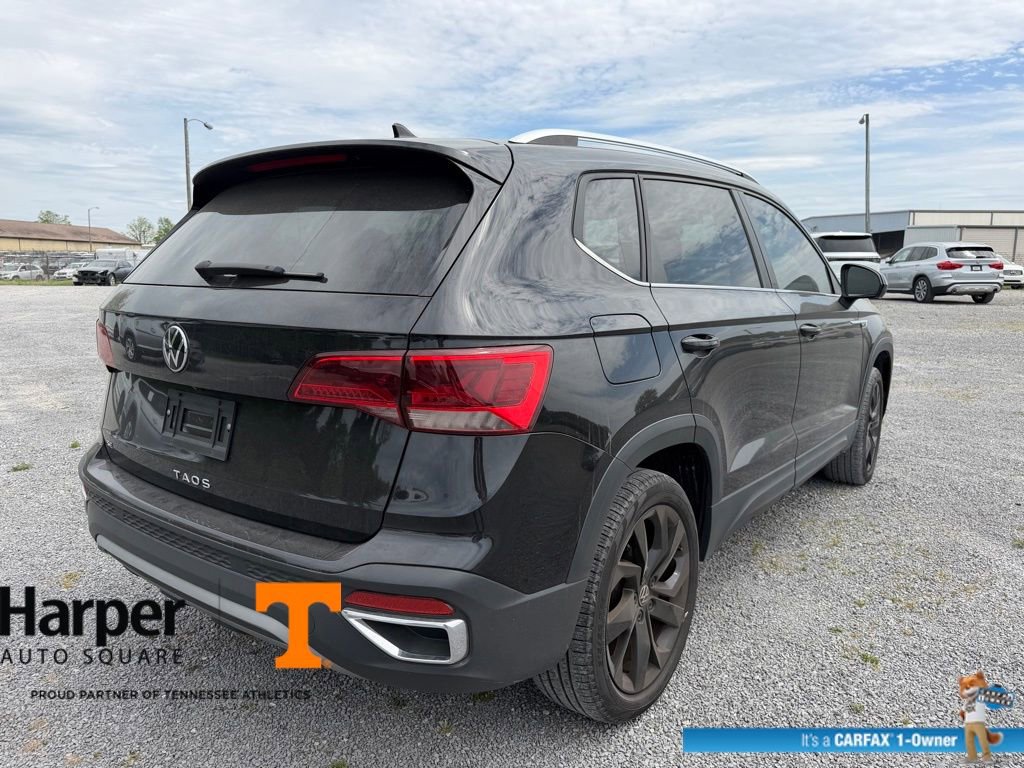 Used 2023 Volkswagen Taos SE w/ Panoramic Sunroof Package image 5