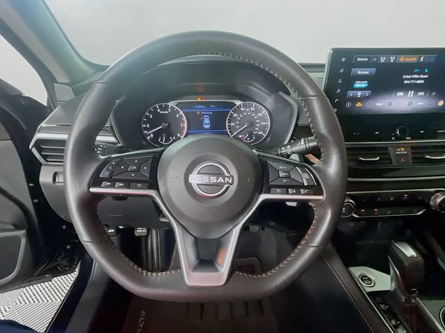 Used 2024 Nissan Altima 2.5 SR w/ SR Premium Package FWD image 12