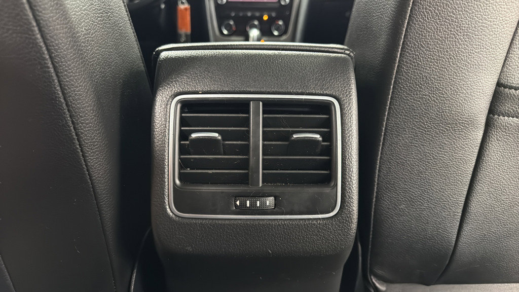 Used 2015 Volkswagen Passat TDI SE image 36