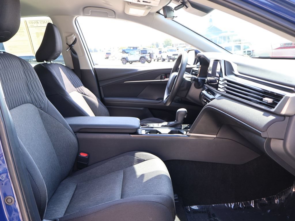 Used 2025 Toyota Camry LE FWD image 8