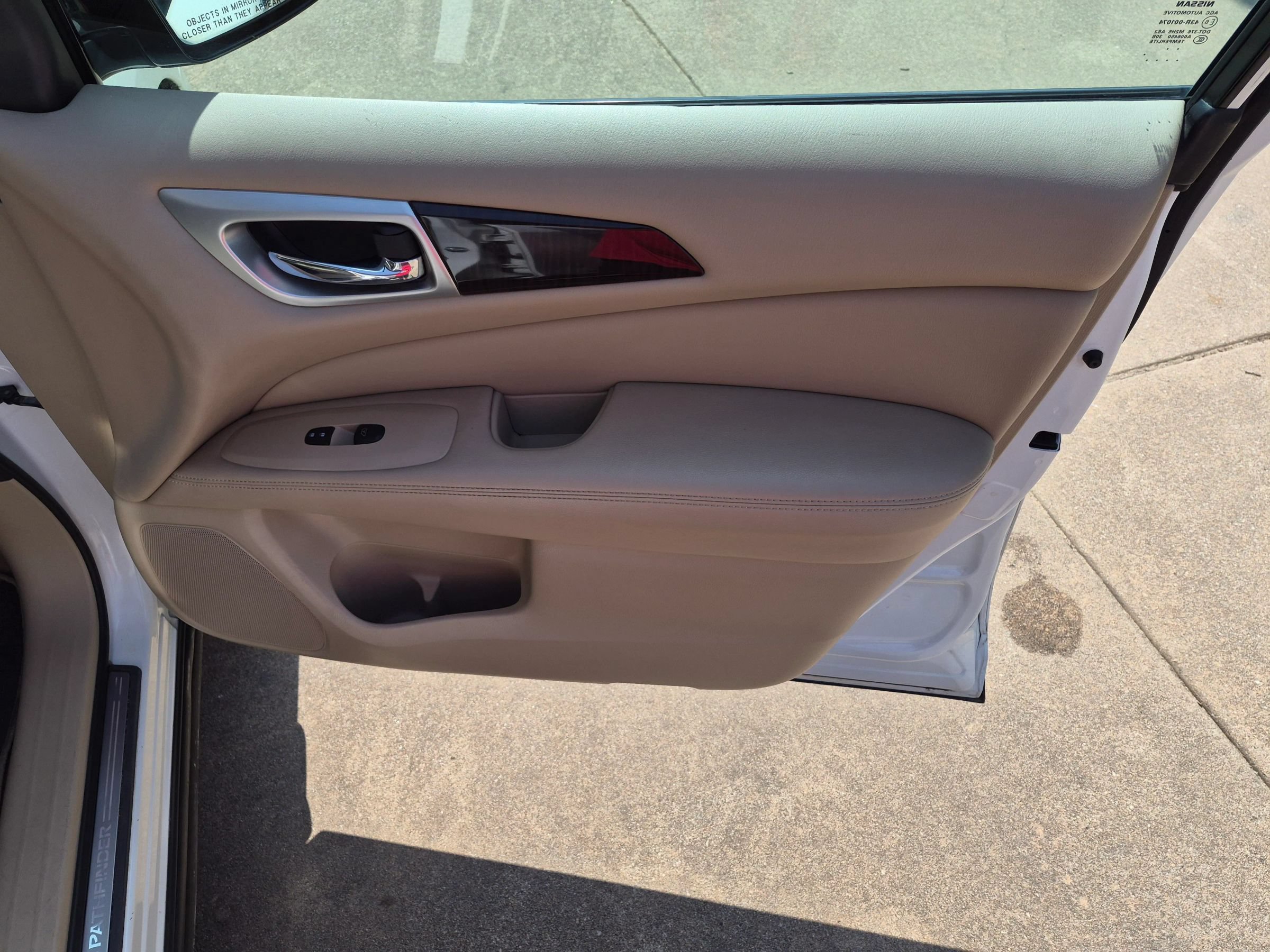 Used 2014 Nissan Pathfinder Platinum w/ Platinum Premium Package FWD image 7