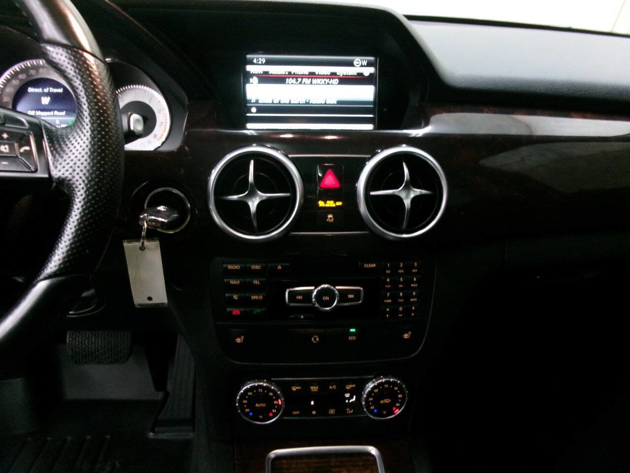 Used 2015 Mercedes-Benz GLK 350 4MATIC image 33