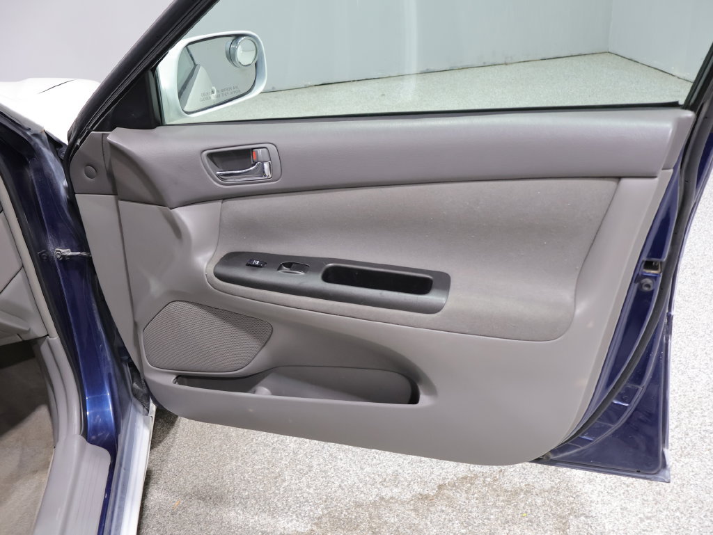 Used 2005 Toyota Camry LE FWD image 24