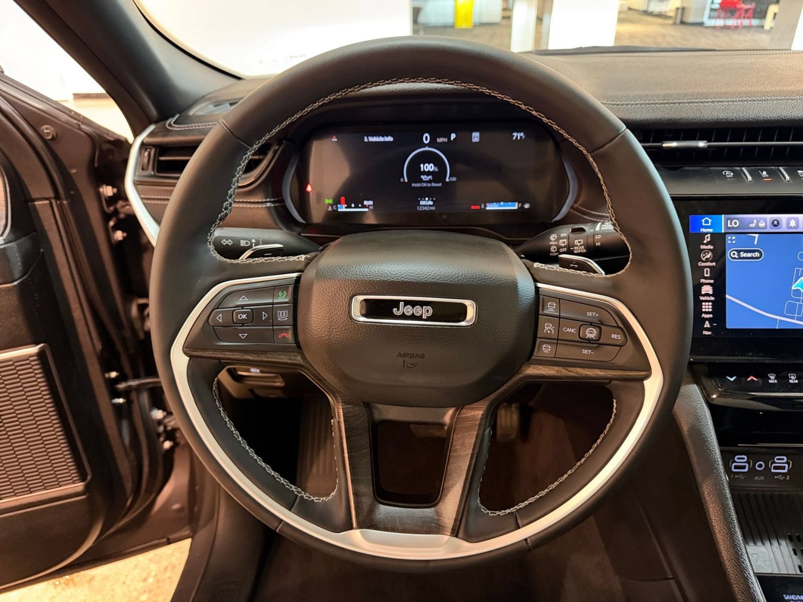 Used 2026 Jeep Grand Cherokee Limited AWD/4WD image 29