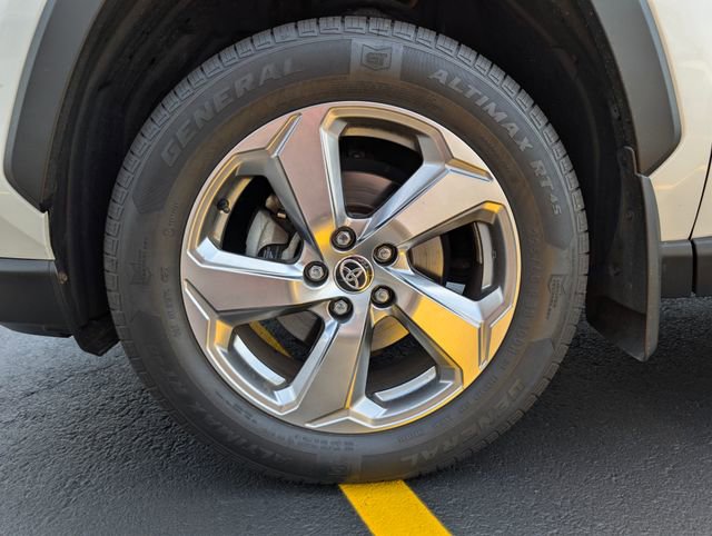 Used 2021 Toyota RAV4 XLE Premium AWD/4WD image 9
