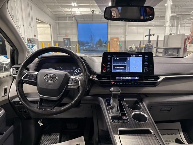 Certified 2024 Toyota Sienna Limited image 13