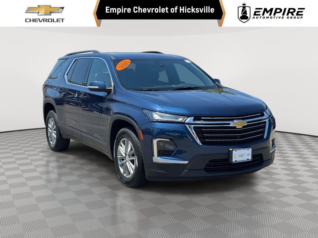 Used 2023 Chevrolet Traverse LT w/ Rear Camera Mirror Package AWD/4WD image 1