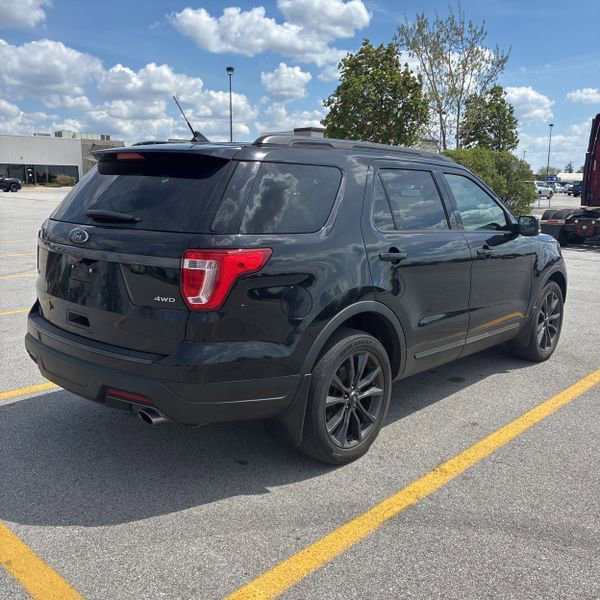 Used 2018 Ford Explorer XLT w/ Equipment Group 202A AWD/4WD image 3