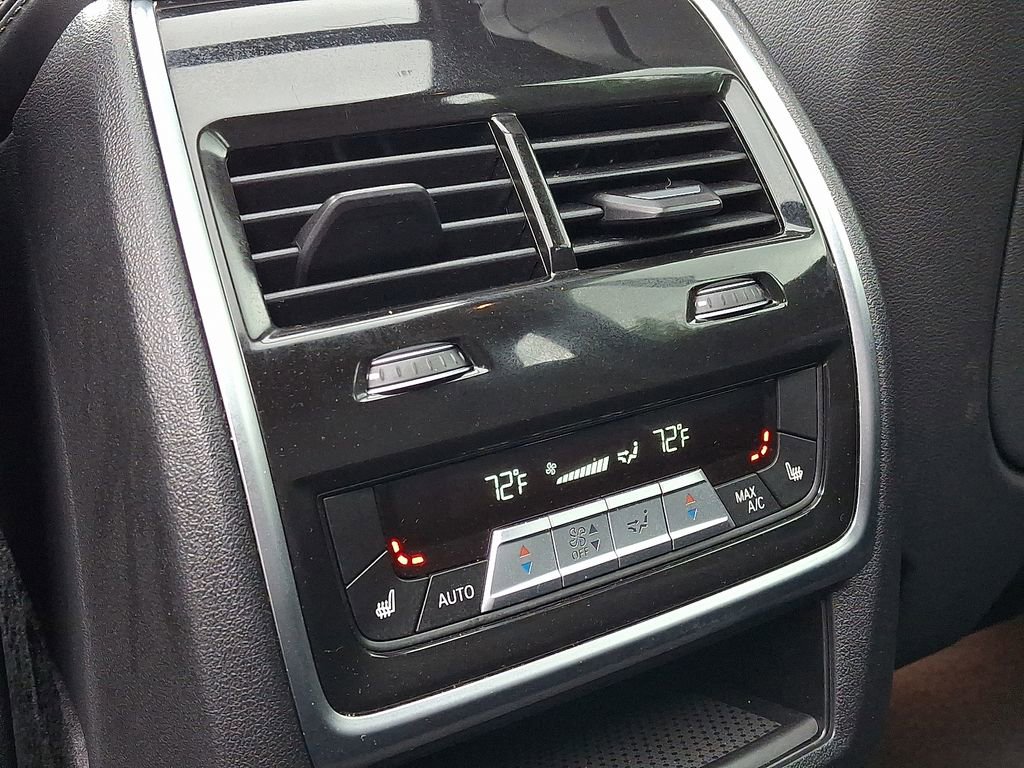 Used 2025 BMW X5 xDrive50e AWD/4WD image 11