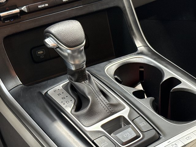 Certified 2023 Kia Carnival LX FWD image 24