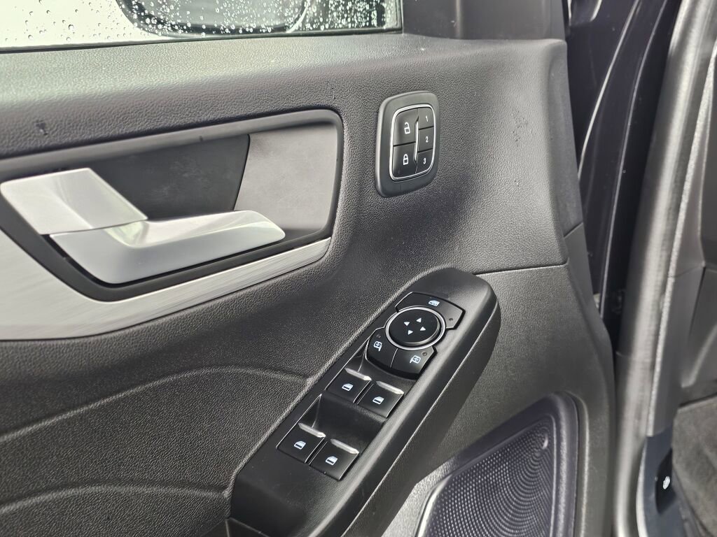 Used 2024 Ford Escape Platinum image 19