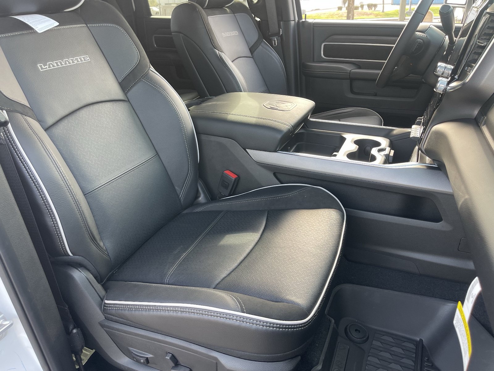 New 2026 RAM 2500 Laramie w/ Night Edition AWD/4WD image 9