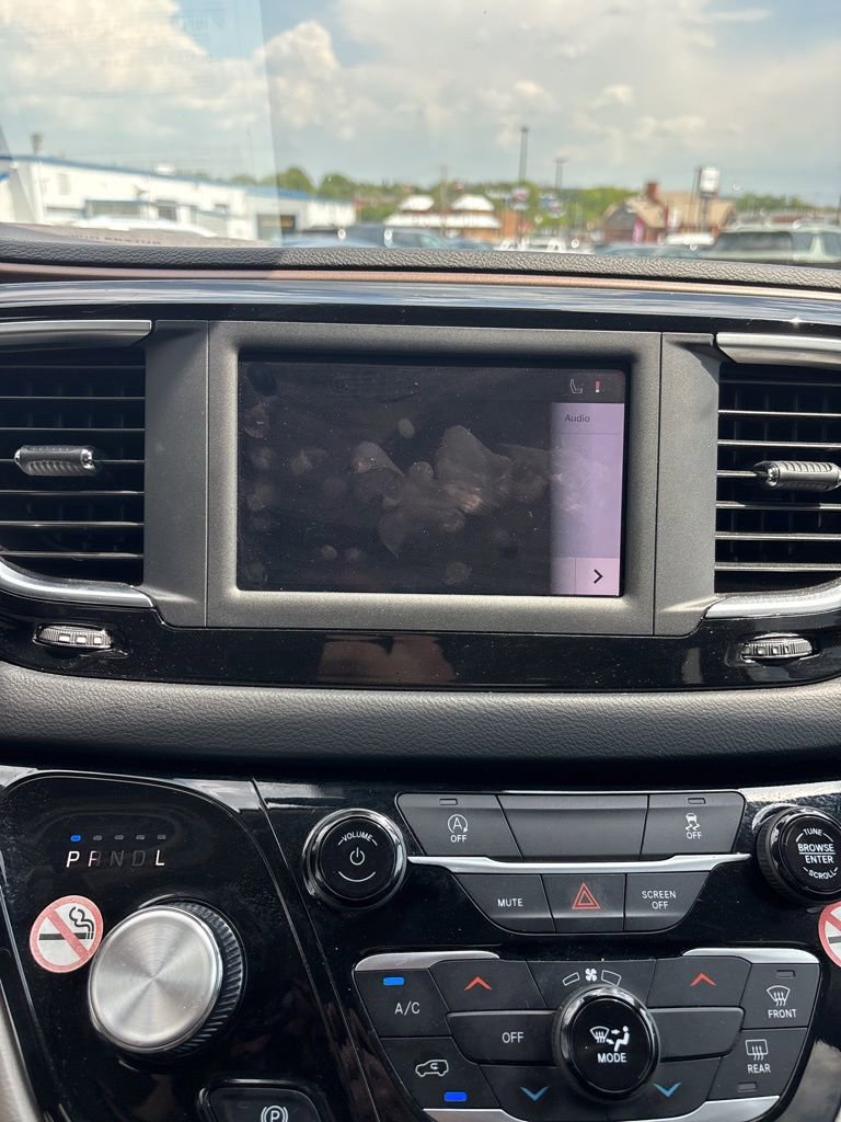 Used 2023 Chrysler Voyager LX FWD image 11