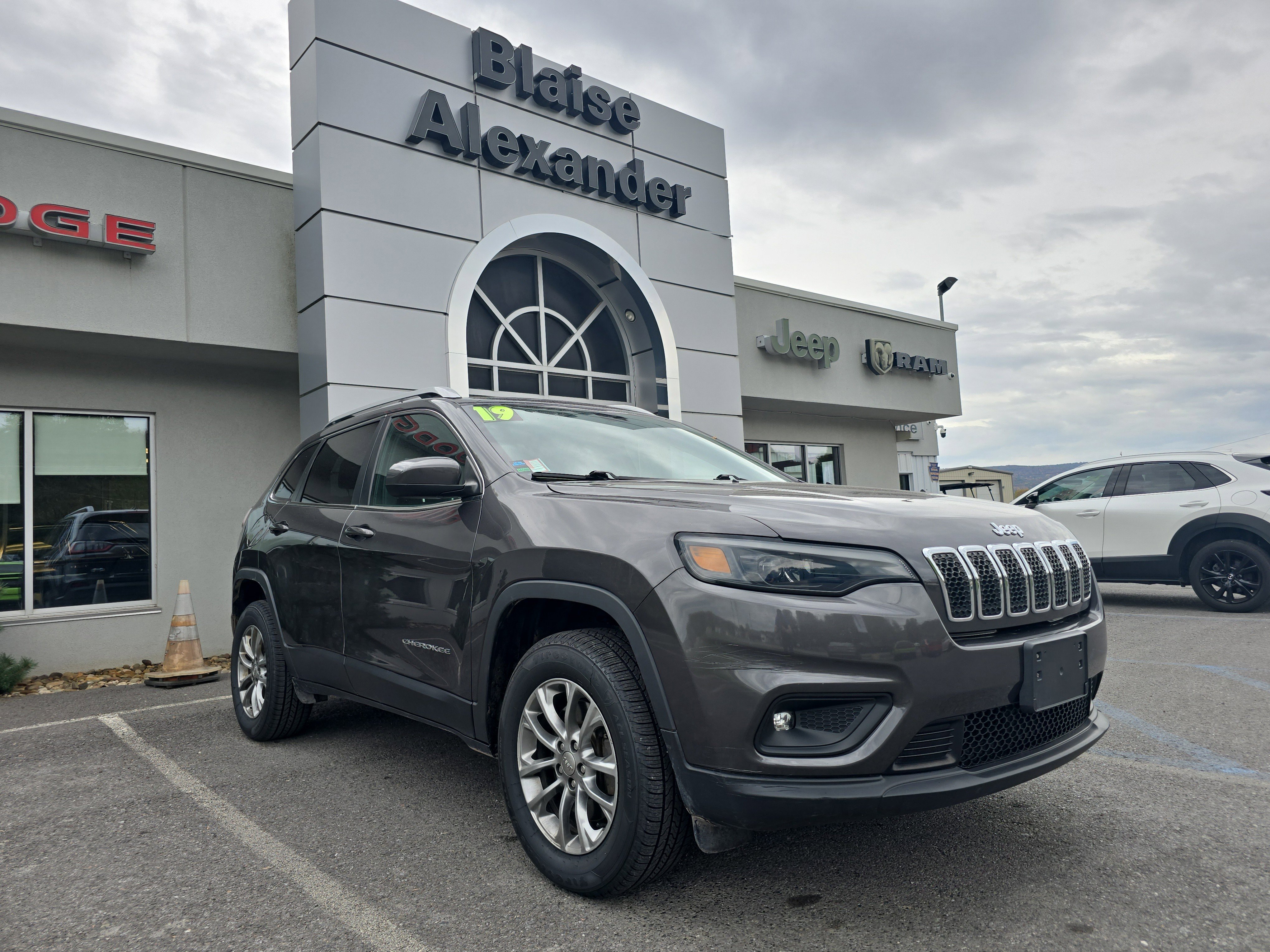 Used 2019 Jeep Cherokee Latitude Plus w/ Cold Weather Group