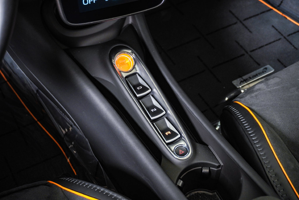 Used 2026 McLaren Artura Spider RWD image 34