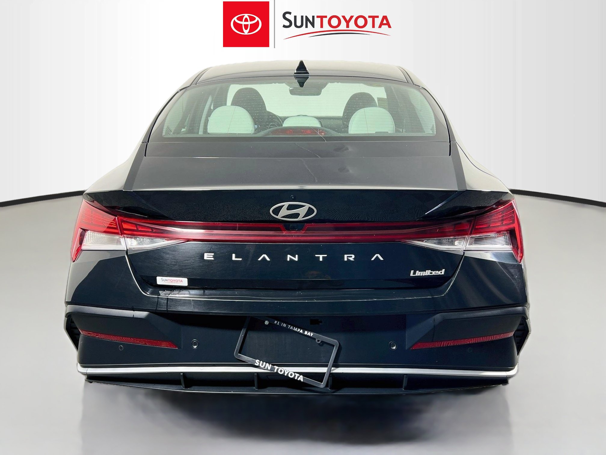 Used 2024 Hyundai Elantra Limited FWD image 5