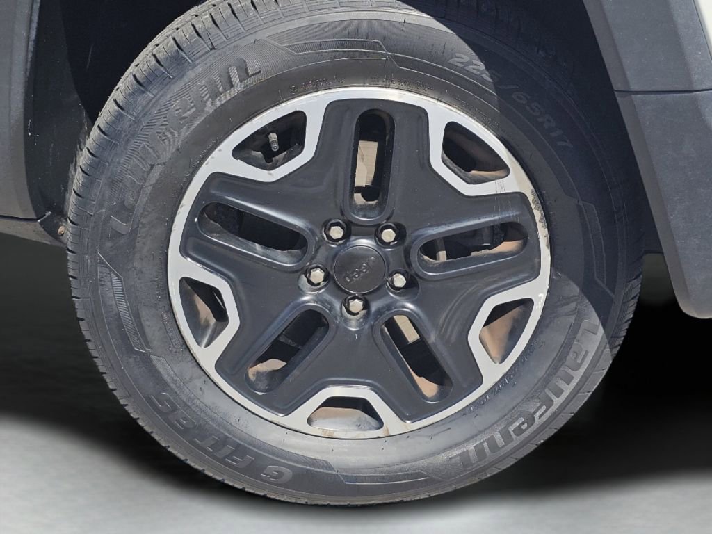 Used 2017 Jeep Renegade Trailhawk AWD/4WD image 16