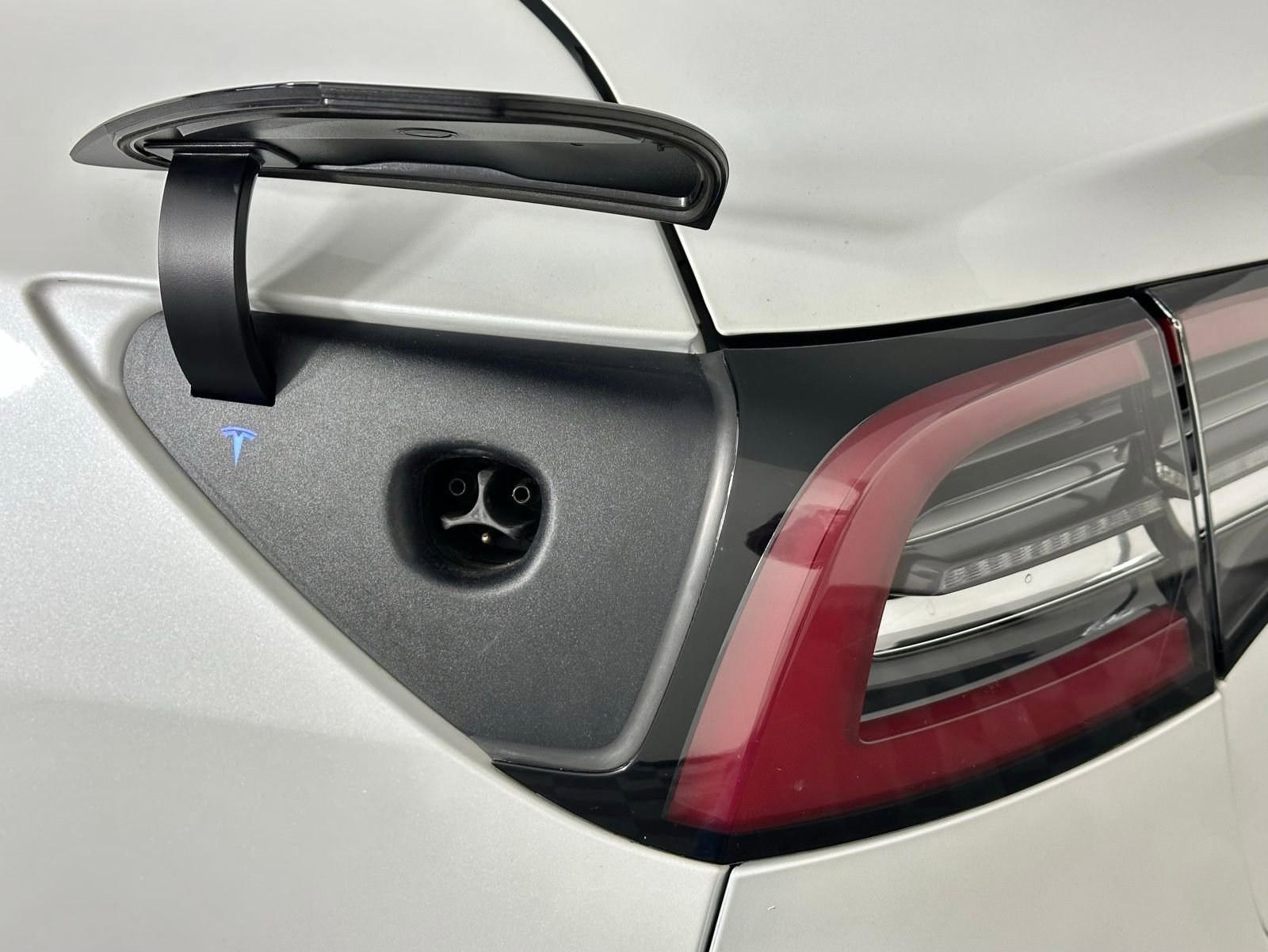 Used 2020 Tesla Model 3 Long Range AWD/4WD image 34
