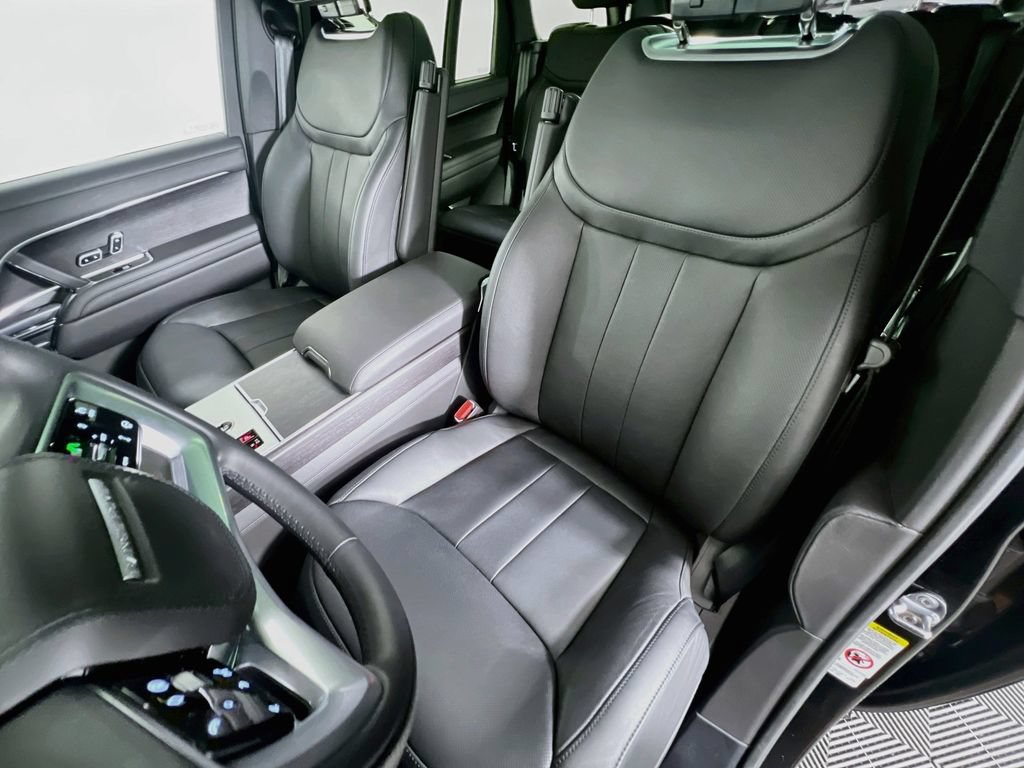 Used 2025 Land Rover Range Rover SE AWD/4WD image 22