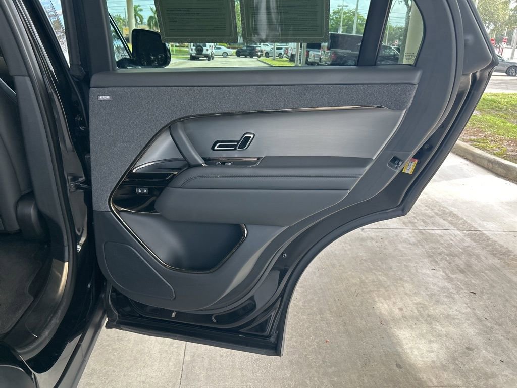 Used 2024 Land Rover Range Rover Sport Dynamic SE image 32