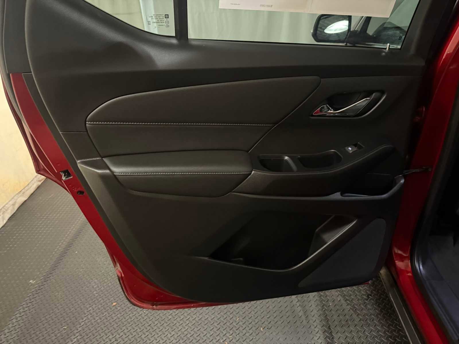 Used 2023 Chevrolet Traverse LT image 23