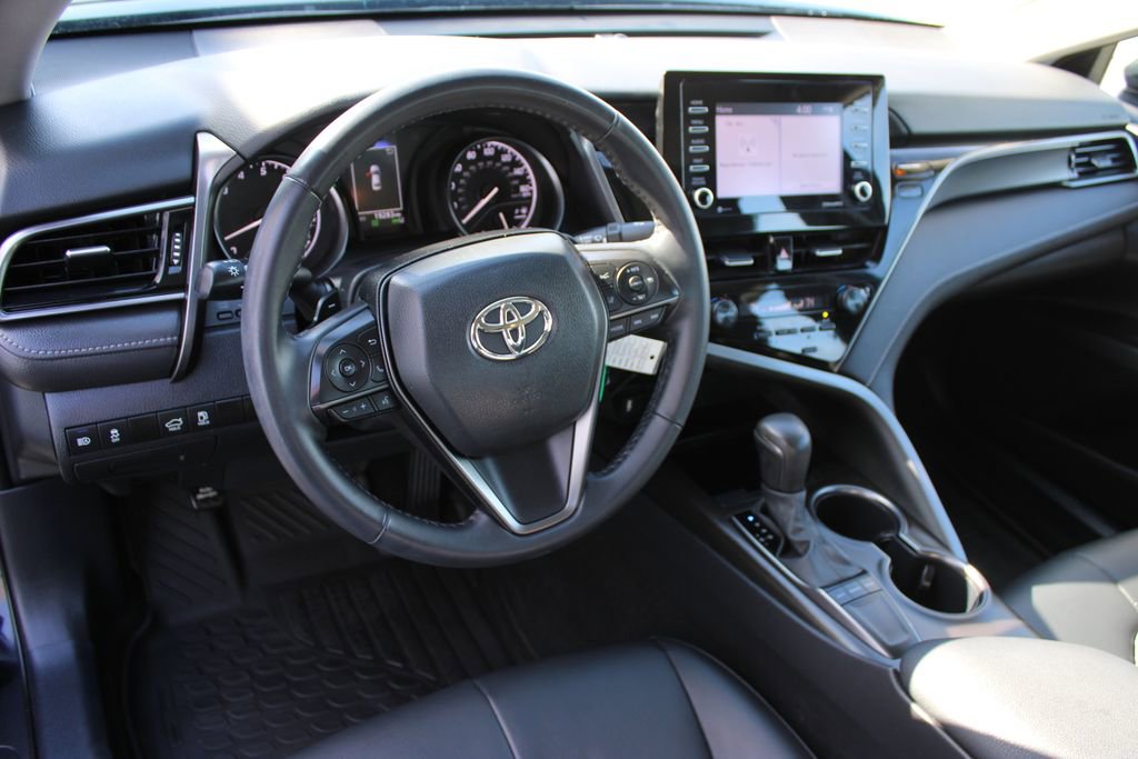 Used 2024 Toyota Camry SE image 11