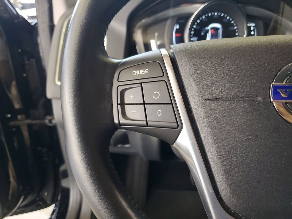 Used 2016 Volvo XC60 T5 Premier w/ Proximity Package FWD image 23