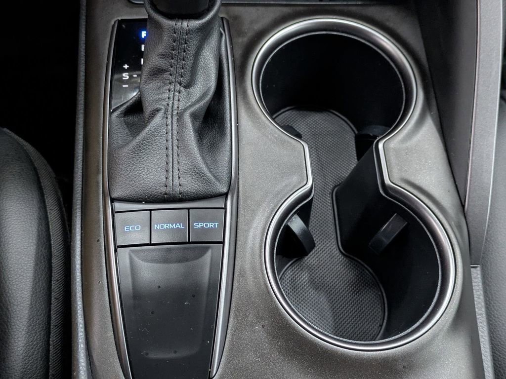 Used 2023 Toyota Camry SE image 11