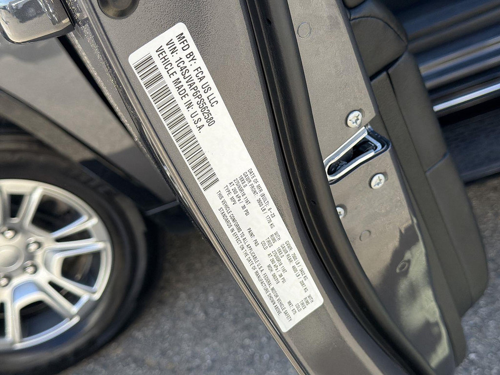 Used 2023 Jeep Wagoneer 4WD image 34