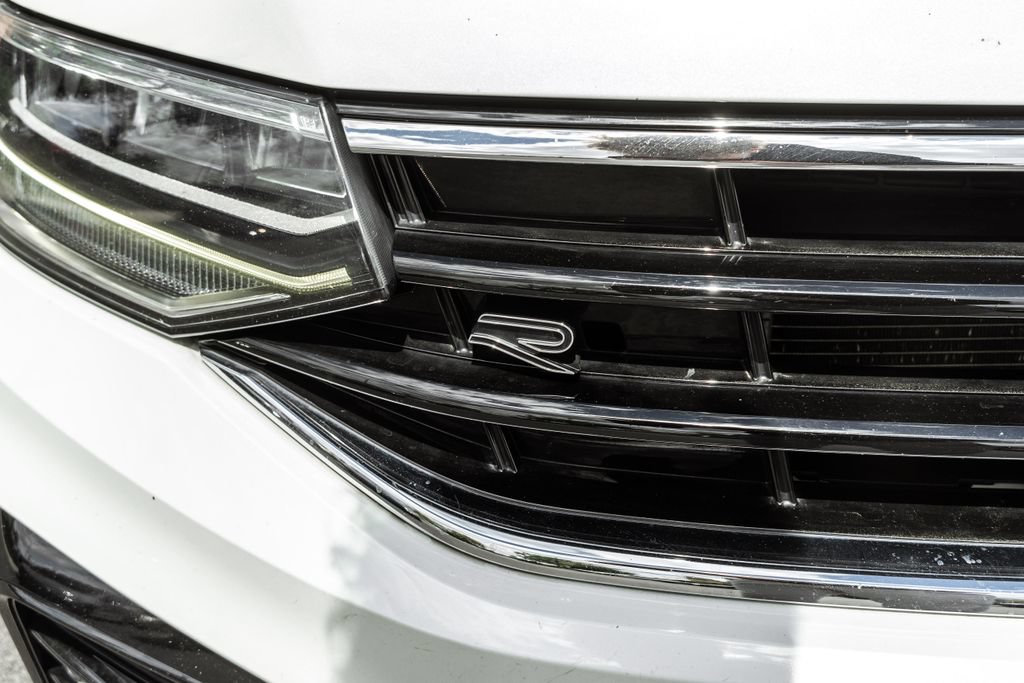 Used 2022 Volkswagen Tiguan SE R-Line AWD/4WD image 35