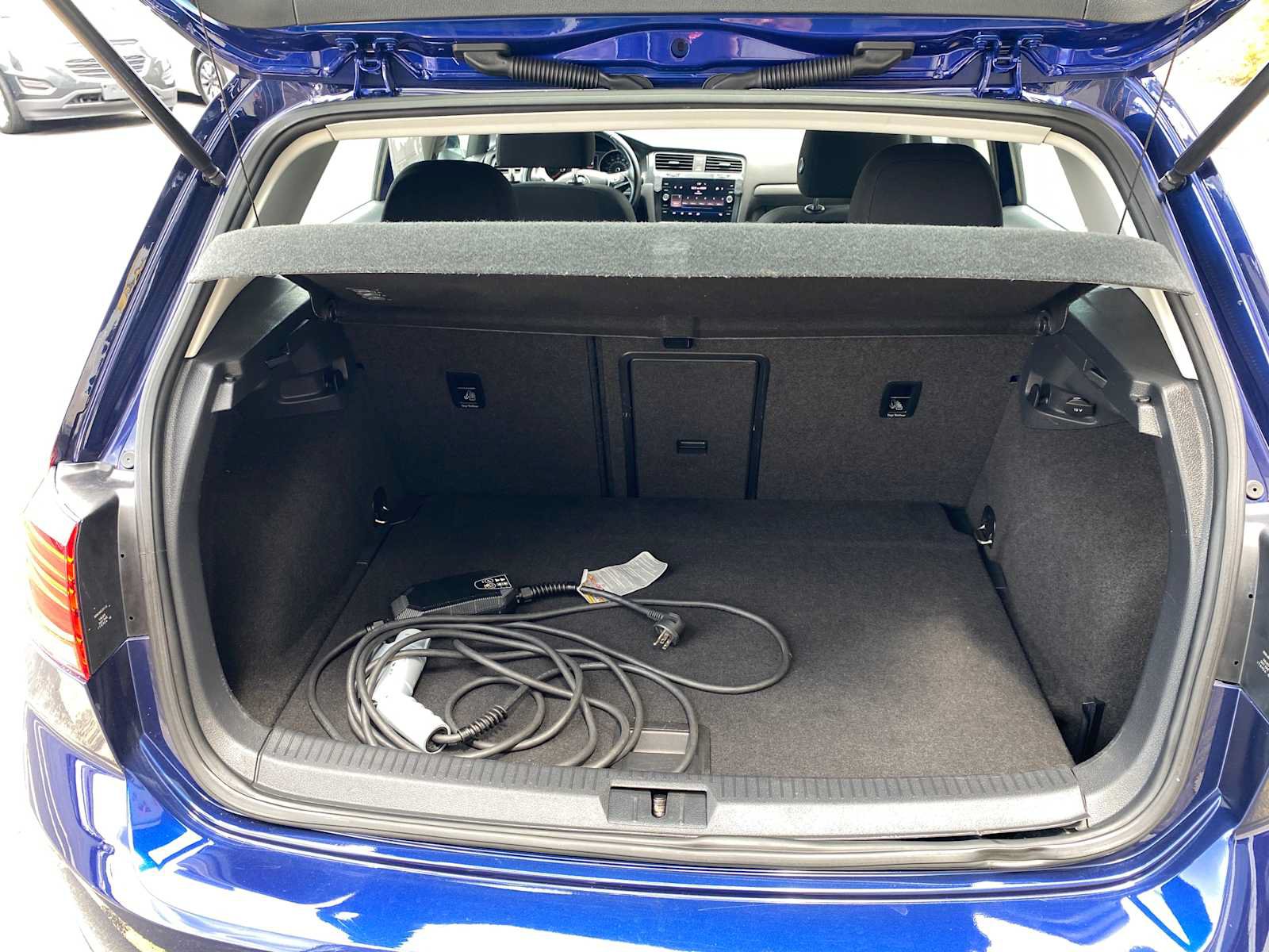 Used 2017 Volkswagen e-Golf SE FWD image 28