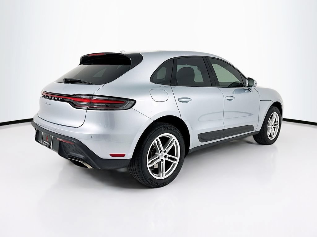 Certified 2025 Porsche Macan AWD/4WD image 9