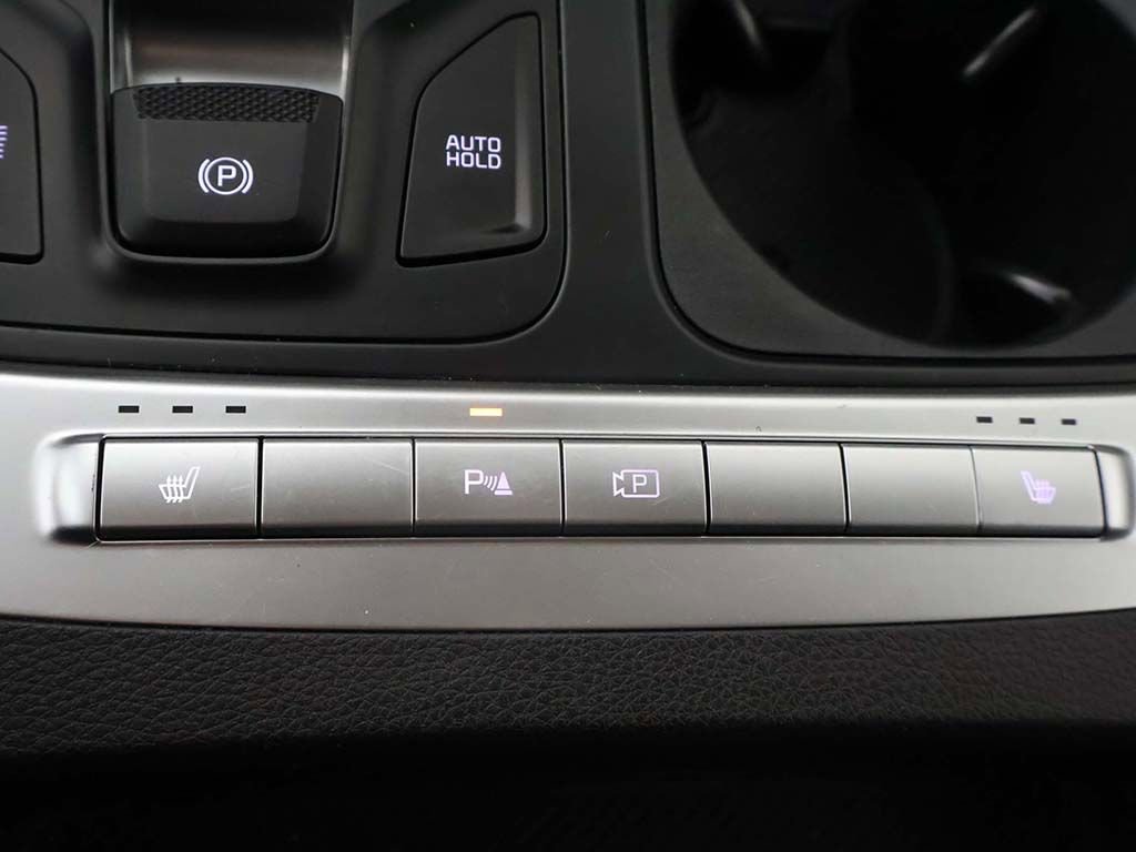 Used 2025 Kia Carnival FWD image 47