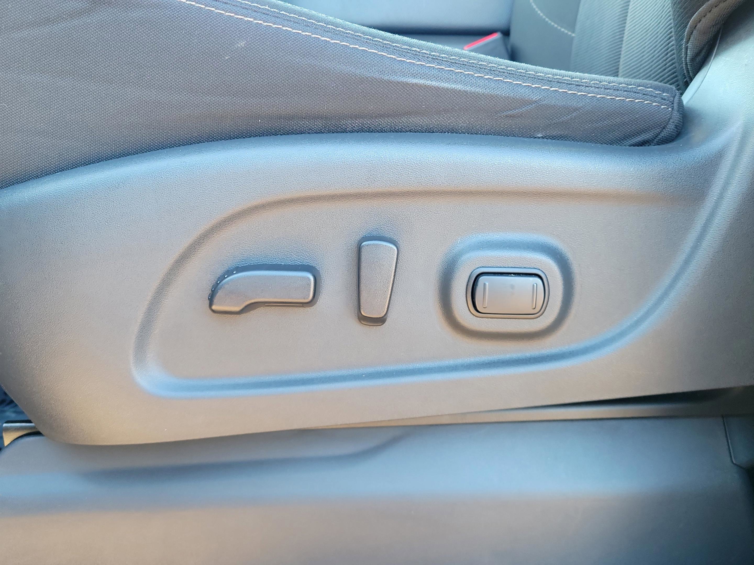 Used 2019 Nissan Titan SV w/ SV Convenience Package image 20