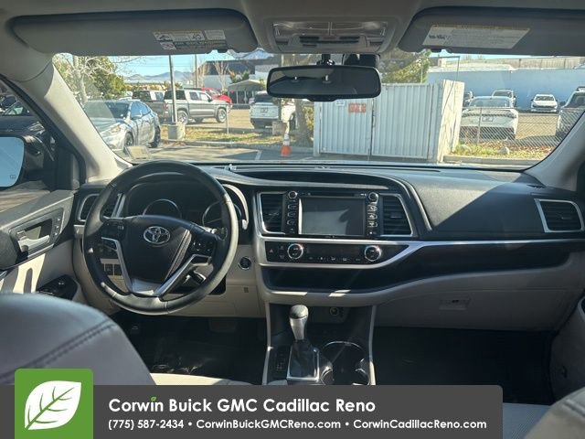 Used 2015 Toyota Highlander Limited w/ Driver Technology Package image 32