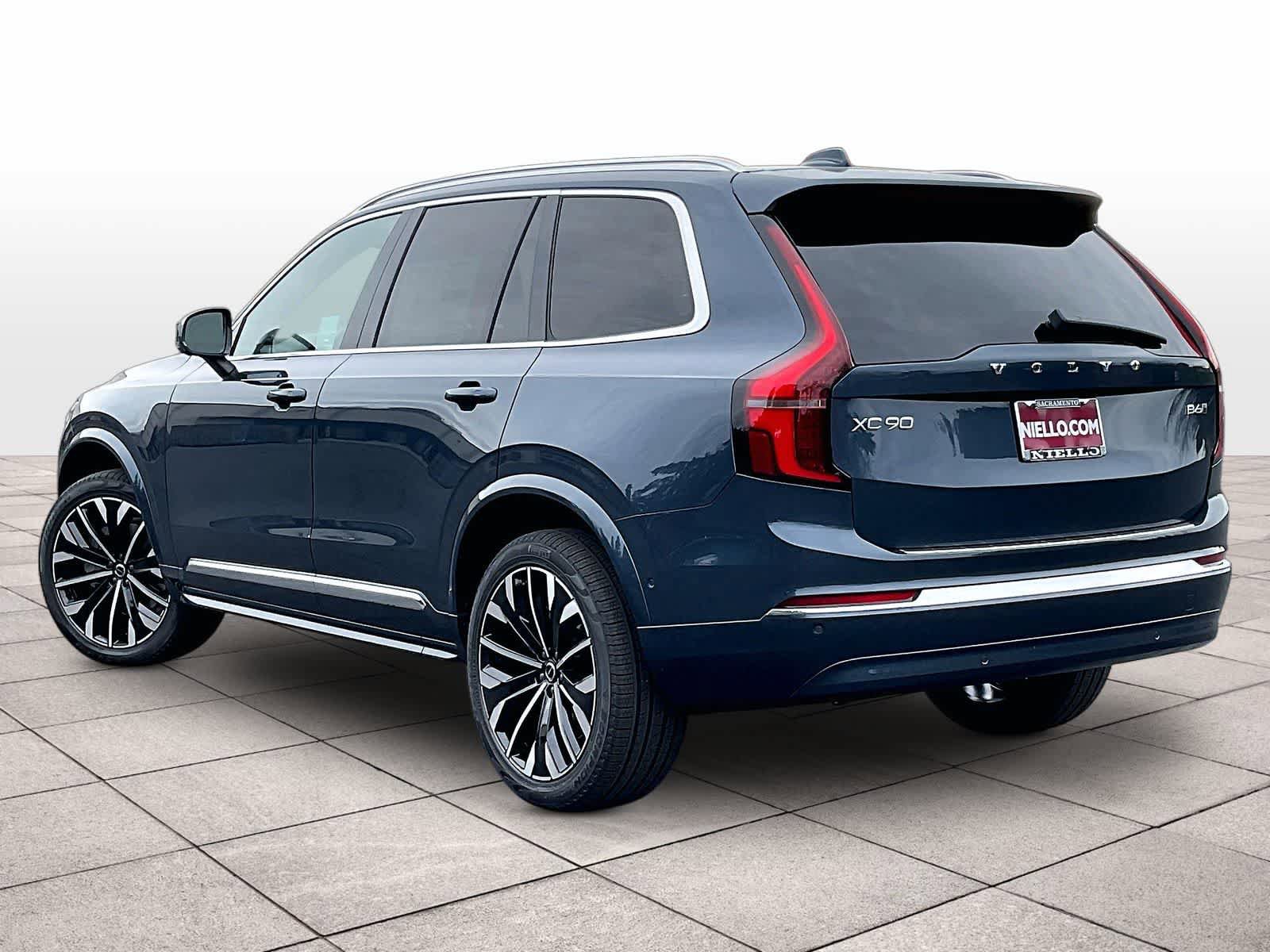 New 2026 Volvo XC90 B6 Plus w/ Protection Package Premier AWD/4WD image 3